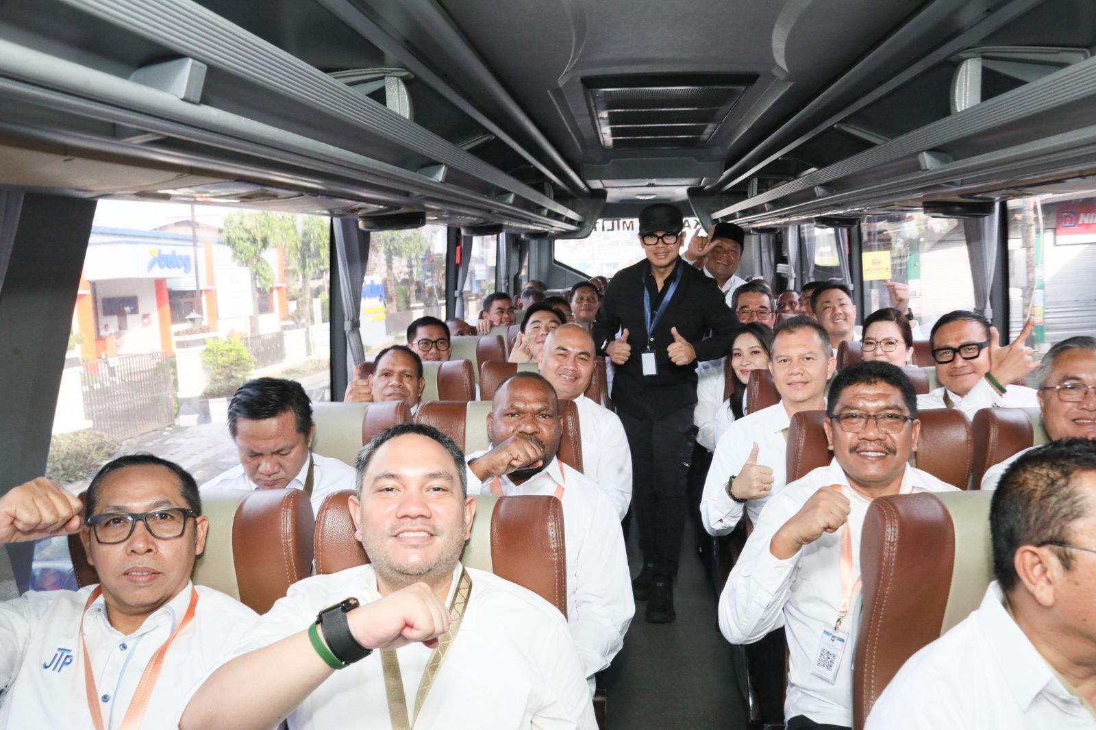 Mengawali Hari Ketiga Retret, Kepala Daerah Khidmat Jalani Ibadah