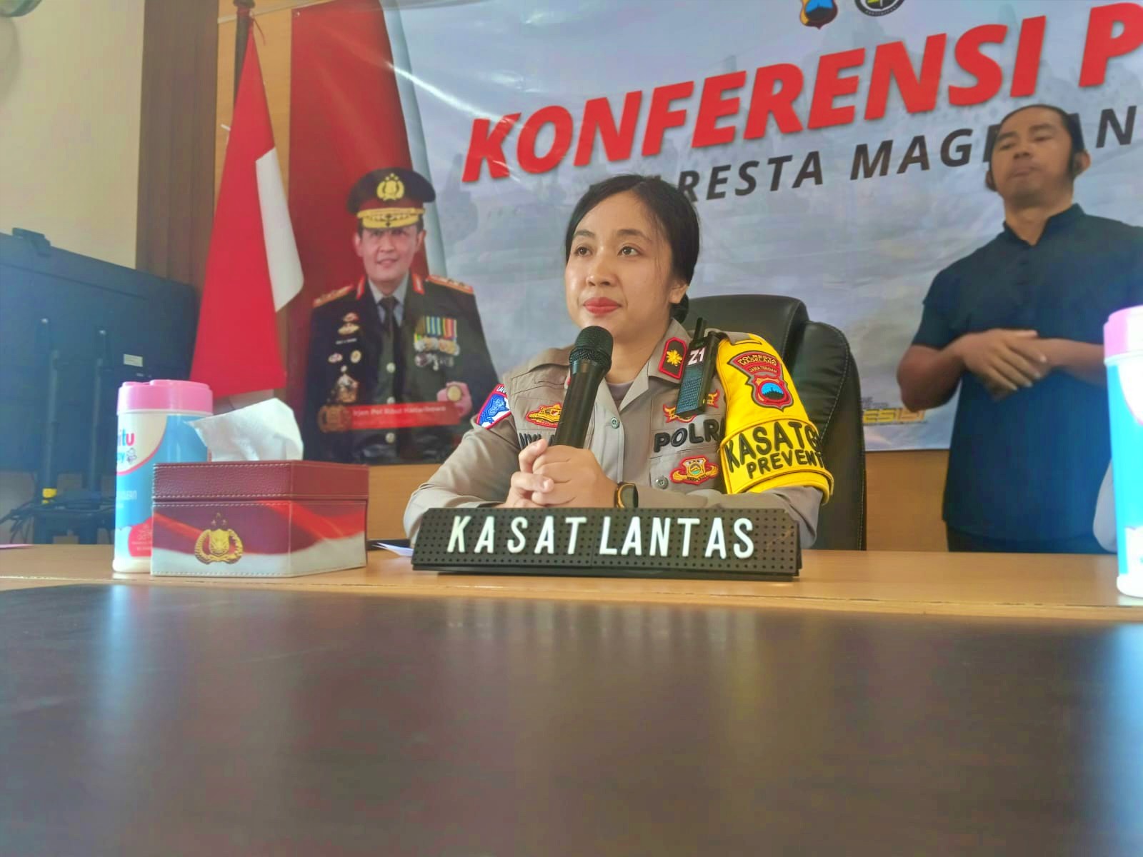Kasat Lantas Polresta Magelang, Kompol Nyi Ayu Fitria saat paparkan angka pelaanggaran lalu lintas hasil Operasi Keselamatan Candi atau OKC 2025_foto Borobudur News