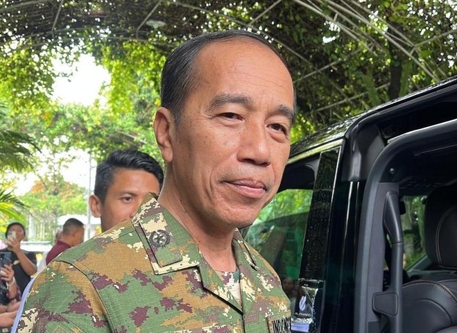 Presiden Joko Widodo atau Jokowi saat berangkat ke Akmil Magelang