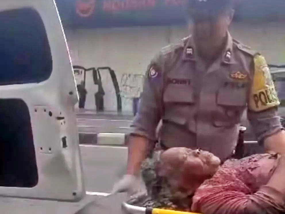 tangkapan layar video aksi heroik anggota Polresta Magelang selamatkan warga viral