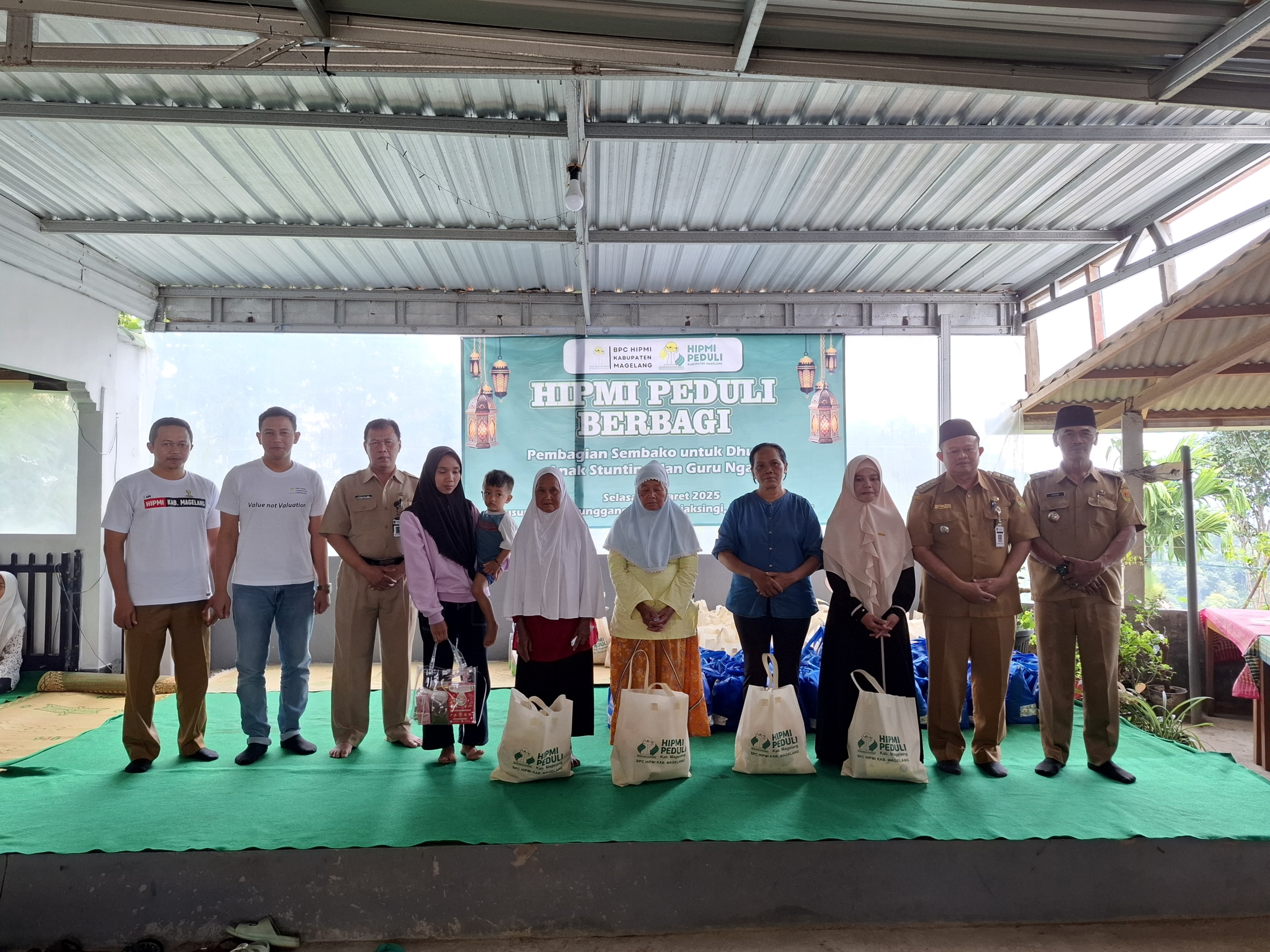 Peduli Sesama, HIPMI Kabupaten Magelang Gelar Baksos di Majaksingi Borobudur