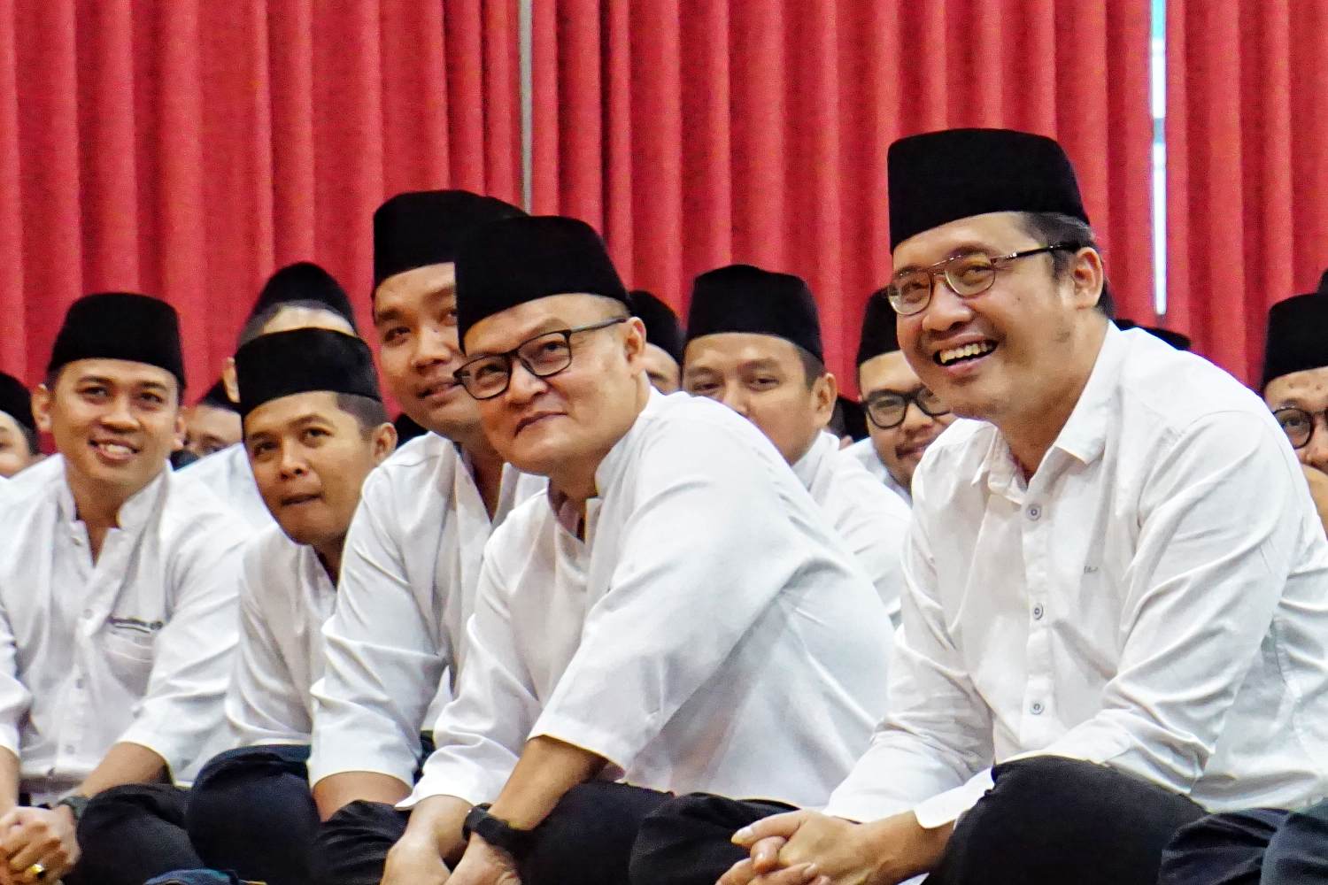 Bupati Magelang Grengseng Pamuji bersama Direktir Bank Bapas 69 Magelang dan karyawan saat buka bersama