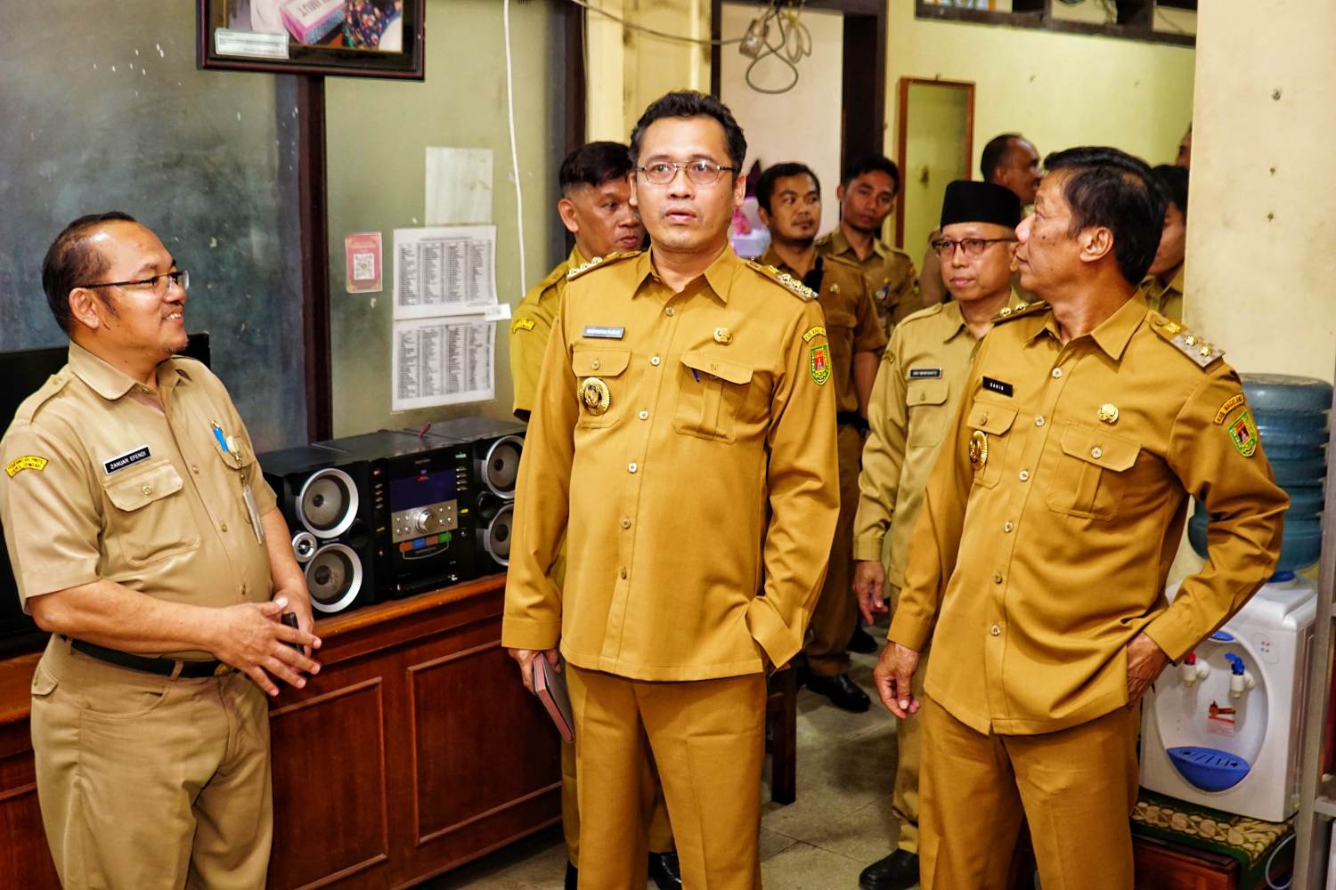 Bupati Magelang Grengseng Pamuji didampingi Wakil Bupati Magelang Sahid saat melakukan kegiatan kunjungan di beberapa OPD di lingkungan Setda Pemerintah Kabupaten Magelang