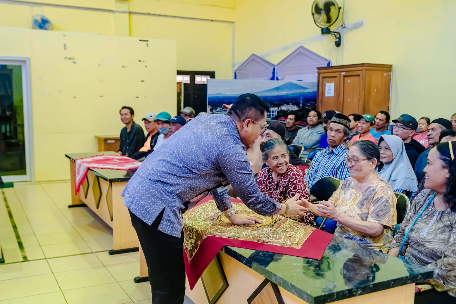 Jelang Lebaran, Wali Kota Magelang Salurkan Bantuan Beras untuk Warga