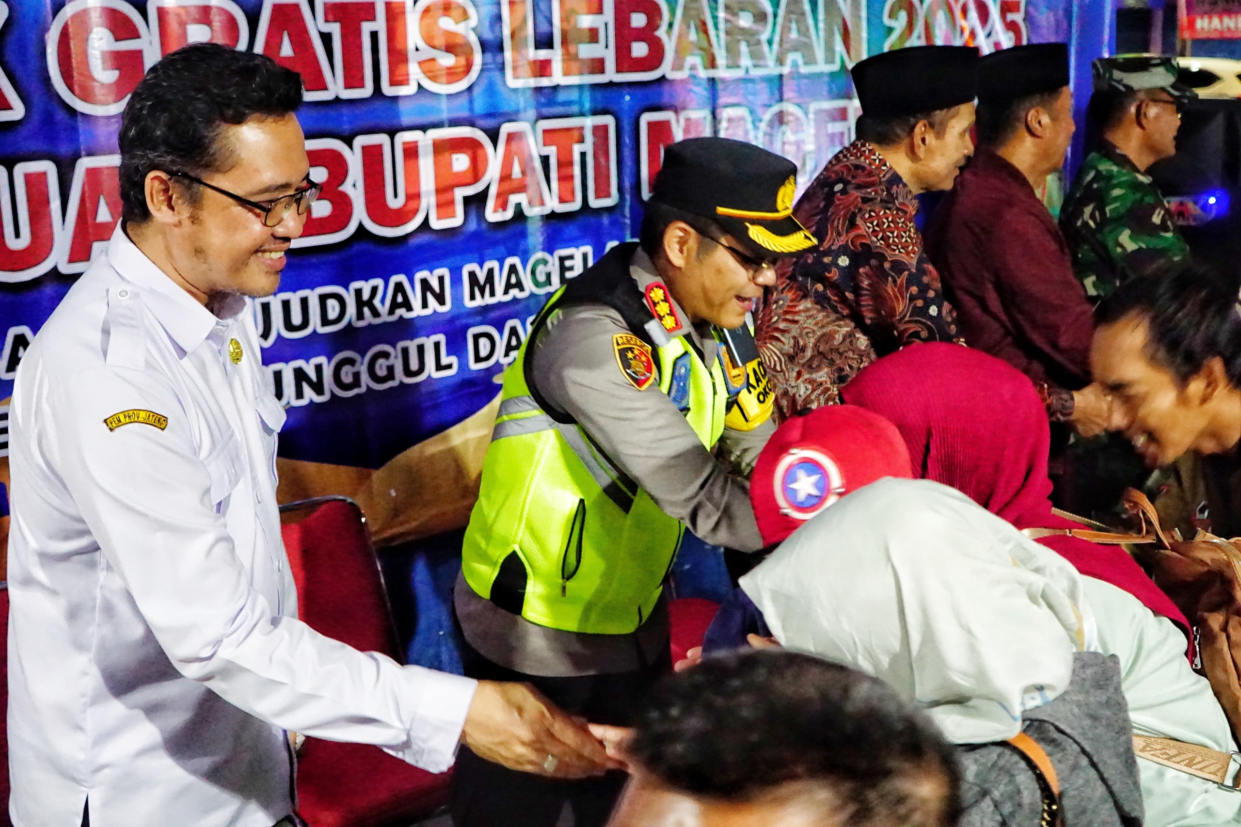5 Bus Mudik Gratis Tiba di Terminal Secang, 250 Pemudik Disambut Bupati Magelang