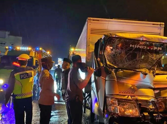 Kecelakaan beruntun tiga kendaraan di Kota Magelang
