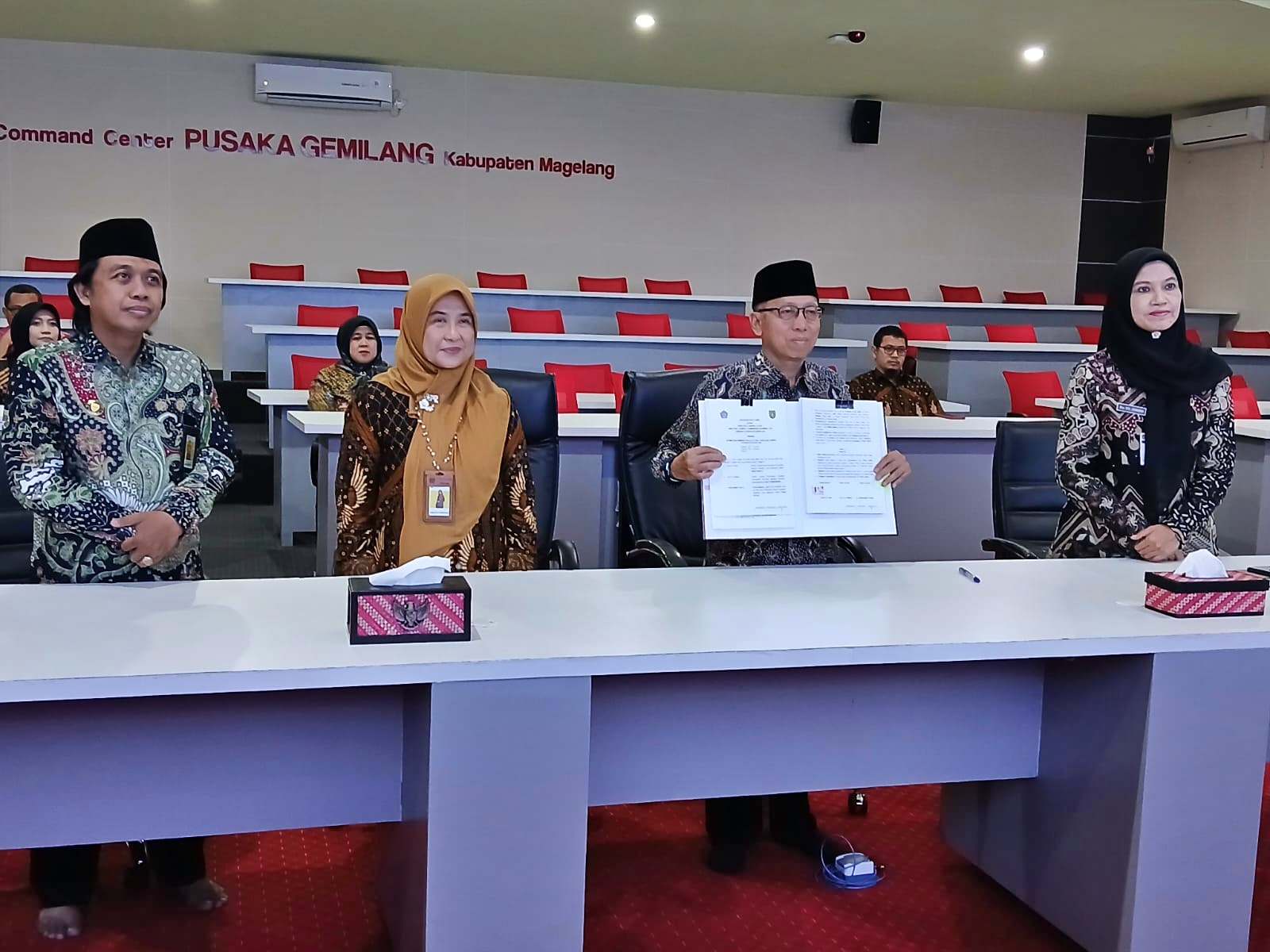 Penandatanganan Kerja Sama (PKS) Optimalisasi Pemungutan Pajak Pusat dan Pajak Daerah (OP4D) berlangsung di Pemkab Magelang