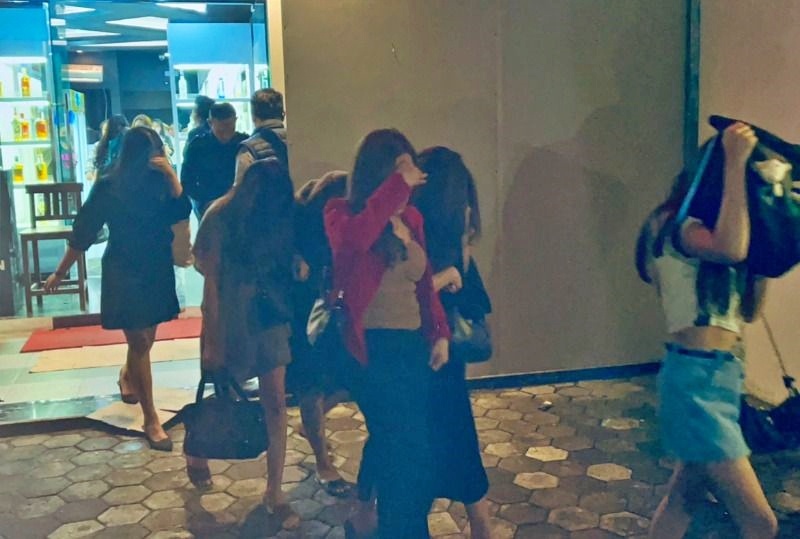 Puluhan LC Karaoke di Semarang saat lokasi digrebek Polisi