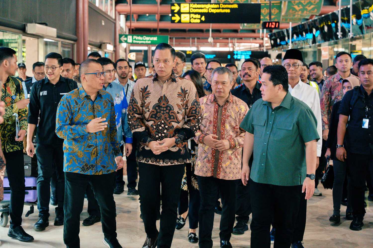 Sejumlah menteri meninjau kesiapan Terminal 2F Bandara Internasional Soekarno Hatta Tangerang, Banten