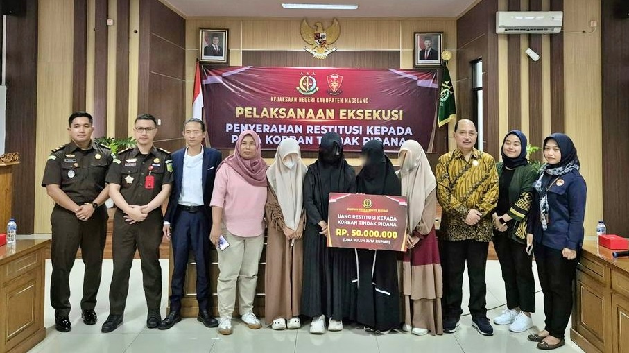Kejari Magelang Serahkan Restitusi Rp 50 Juta kepada Korban Kasus Achmad Labib