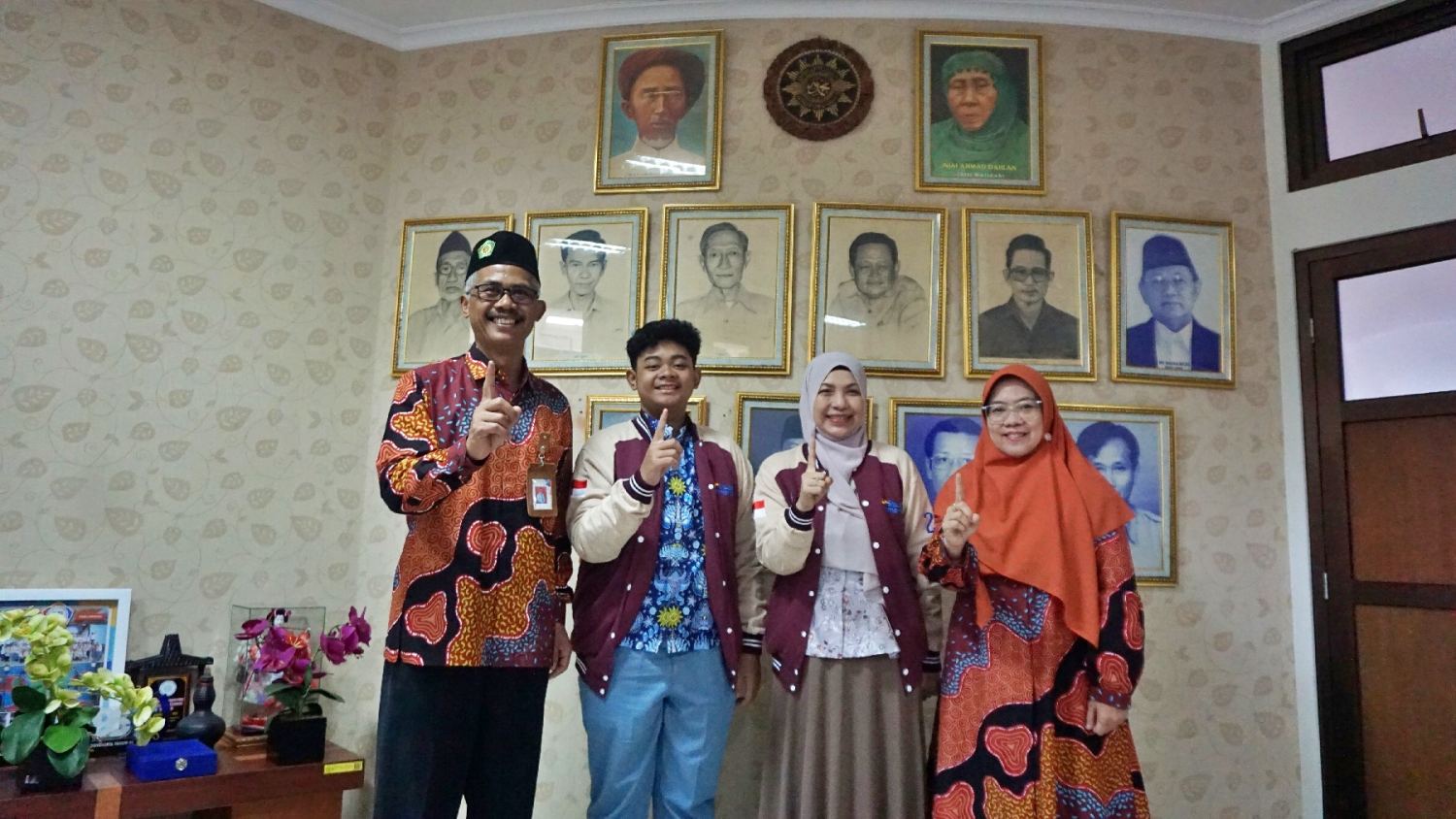 Peserta didik kelas X SMA Muhammadiyah 1 Yogyakarta mengikuti lawatan internasional ke Inggris.
