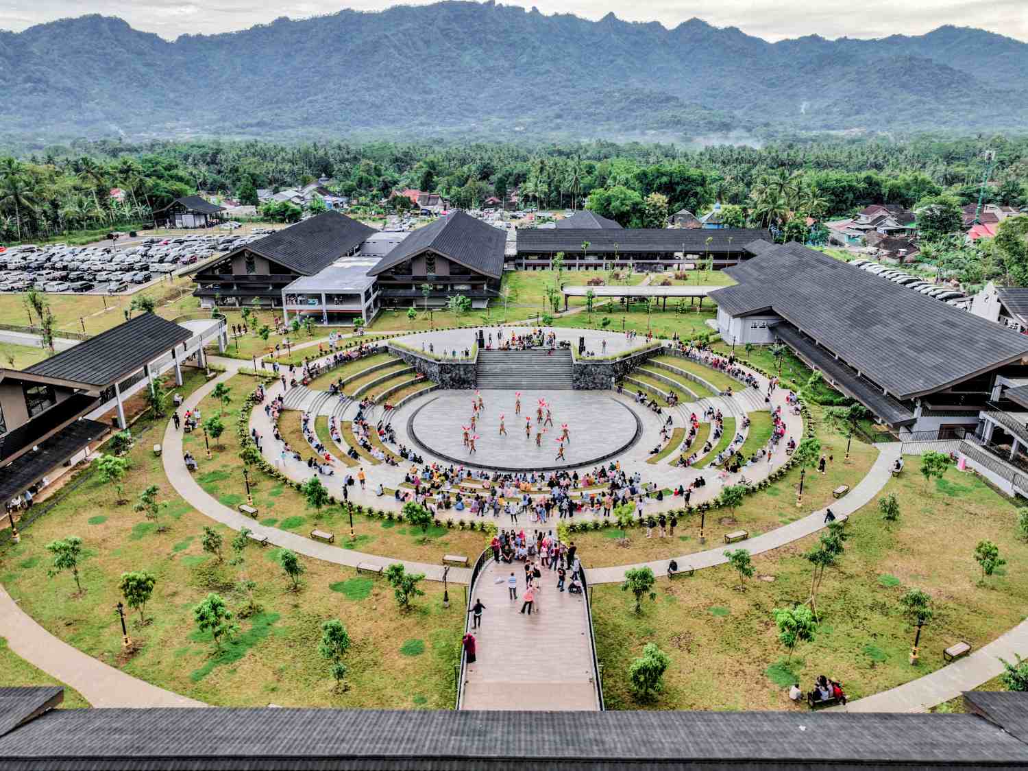 Wisatawan di Kampung Seni Borobudur dan candi candi lainnya meningkat