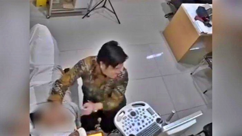 tangkapan layar video dokter kandungan di garut diduga lecehkan pasiennya saat USG