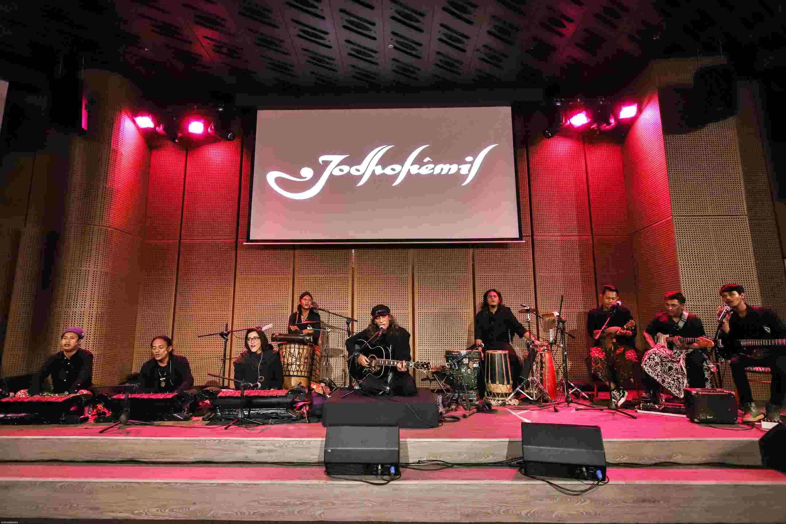 Apa, Siapa, Bagaimana Jodhokemil