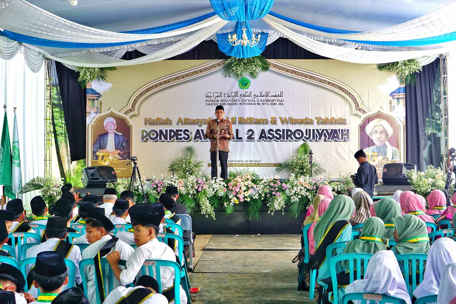 Bupati Magelang Grengseng Pamuji bersama Wakil Bupati Magelang Sahid saat menghadiri acara Haflah Attasyakur Lil Ikhtitam dan Wisuda Tahfidz bersama Santri Pondok Pesantren Awwal 2 Assirojiyyah, Desa Klopo, Kecamatan Tegalrejo.