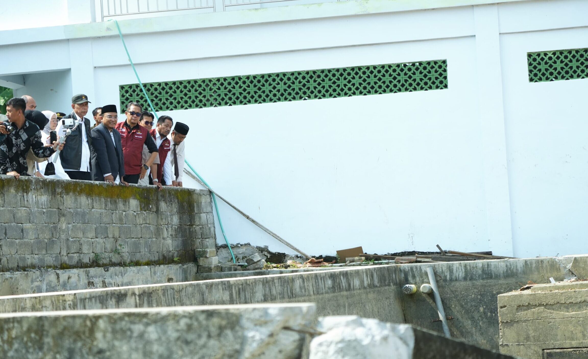 Tembok Kolam Ambruk di Pondok Gontor Magelang, Wamensos Salurkan Tali Asih kepada Ahli Waris dan Korban Luka