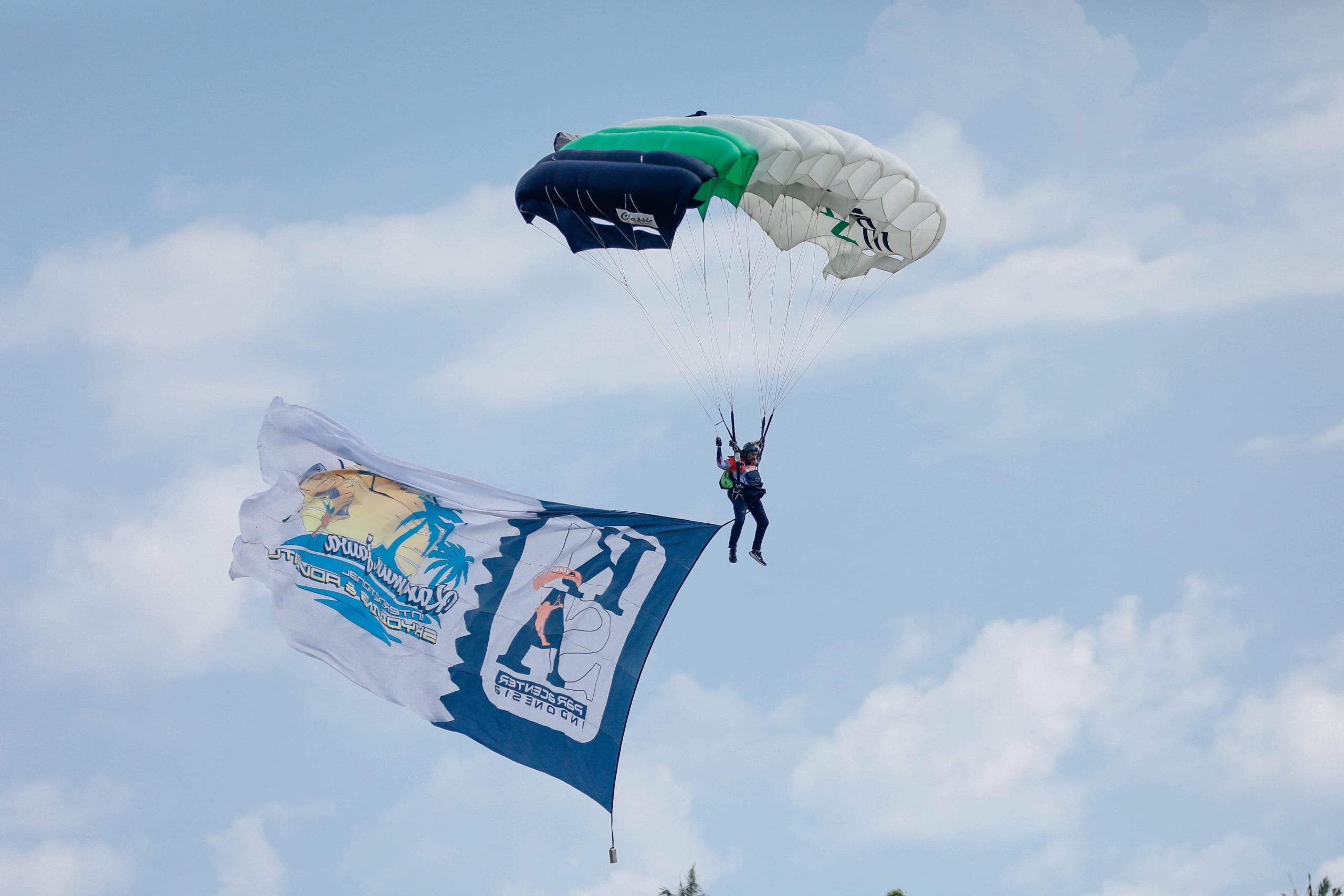 Event Skydiving Picu Geliat Kunjungan Wisatawan Mancanegara Ke Karimunjawa