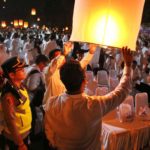 Kaplolresta Magelang dampingi Bupati Magelang naiknya lampion Waisak 2025