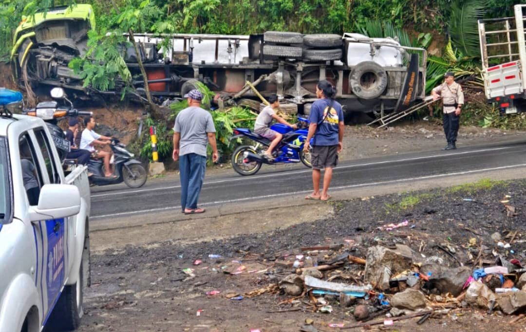 Kembali terjadi kejelakaan di Kalijambe Purworejo, kali ini truk