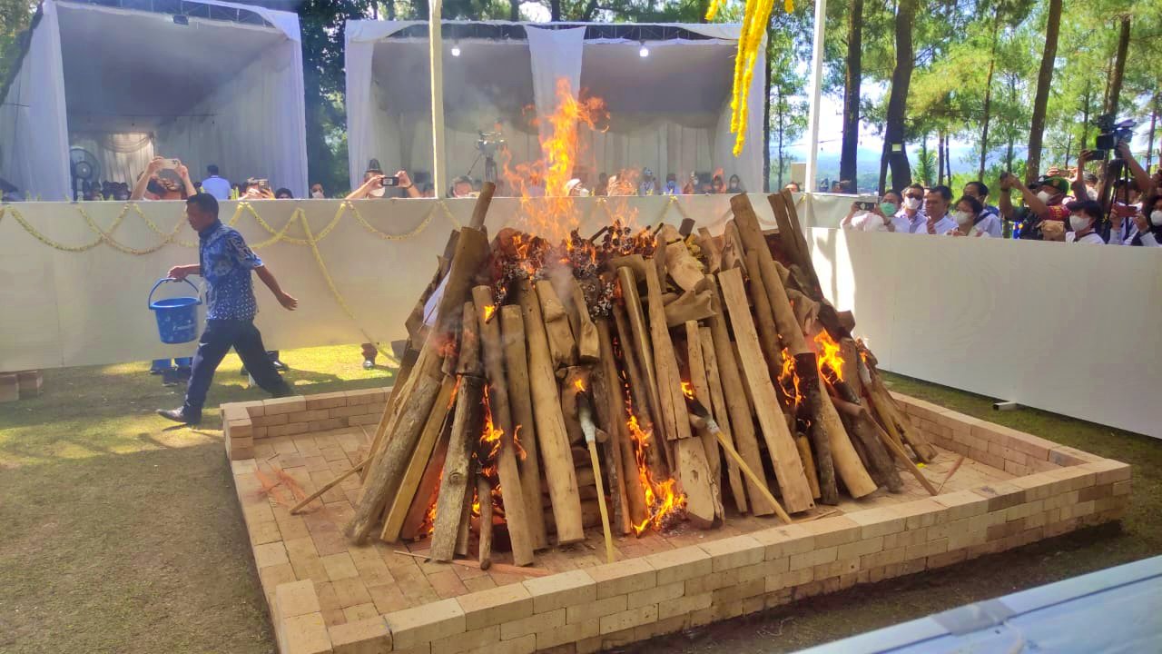 Kremasi Murdaya Poo di Puncak Bukit Dagi komplek Taman Wisata Candi Borobudur Kabupaten Magelang