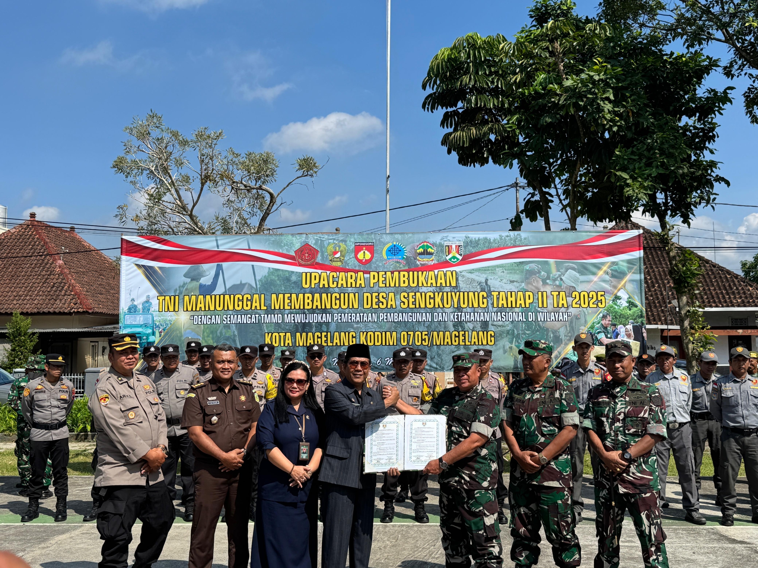 TMMD Sengkuyung Tahap II TA 2025 Perbaiki Akses Makam Kyai Tuksongo Magelang