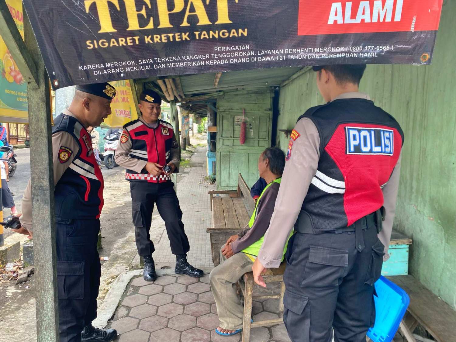 Polresta Magelang tindak Parkir Liar di pinggir jalan