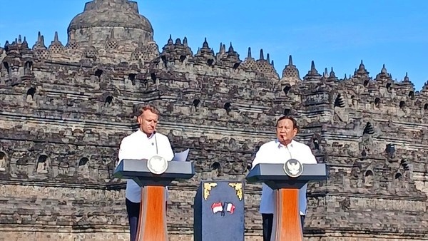 Presiden Prabowo dan Presiden Macron Kunjungi Candi Borobudur