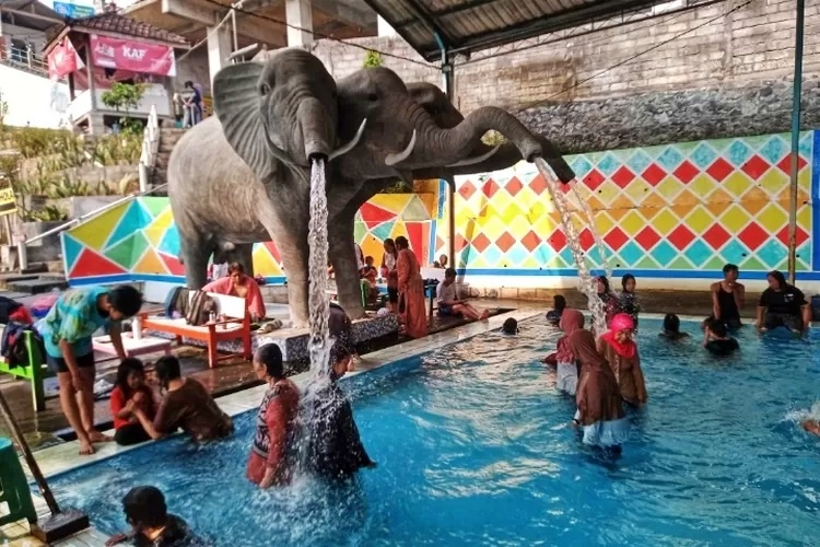 Salah satu pemandian air panas di Magelang