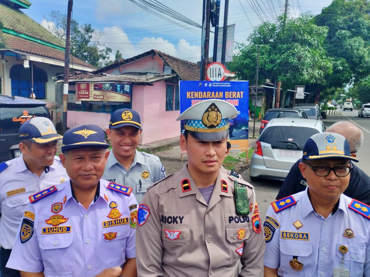Tim gabungan gelar operasi truk over dimensi dan over load di Salaman Magelang