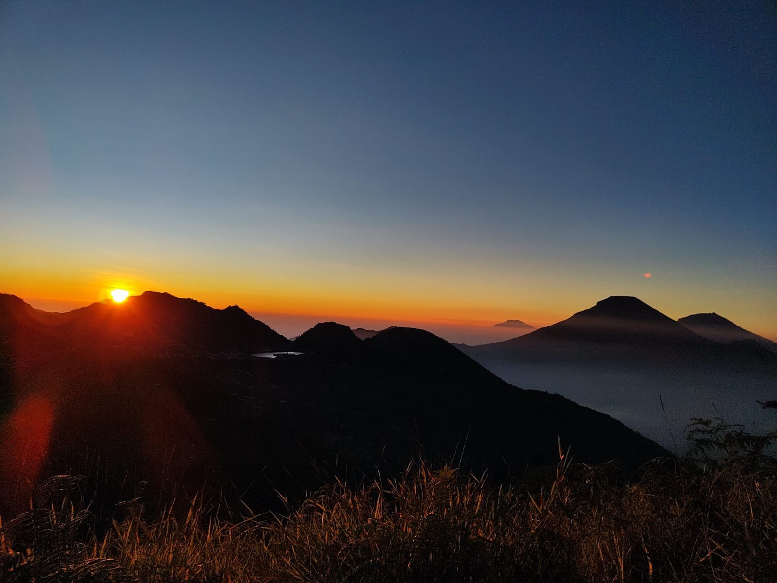 jalur pendakian Gunung Bismo via Dusun Sikunang, Kecamatan Kejajar, Kabupaten Wonosobo.