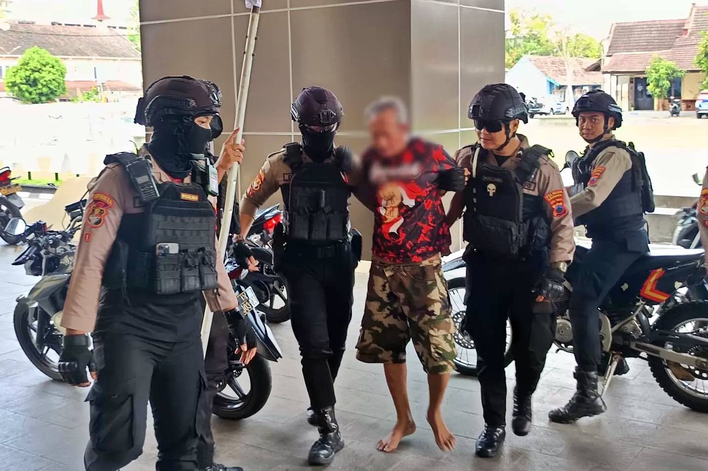 3 Mobil Dinas di Balai Kota Solo Dirusak Pria Paruh Baya