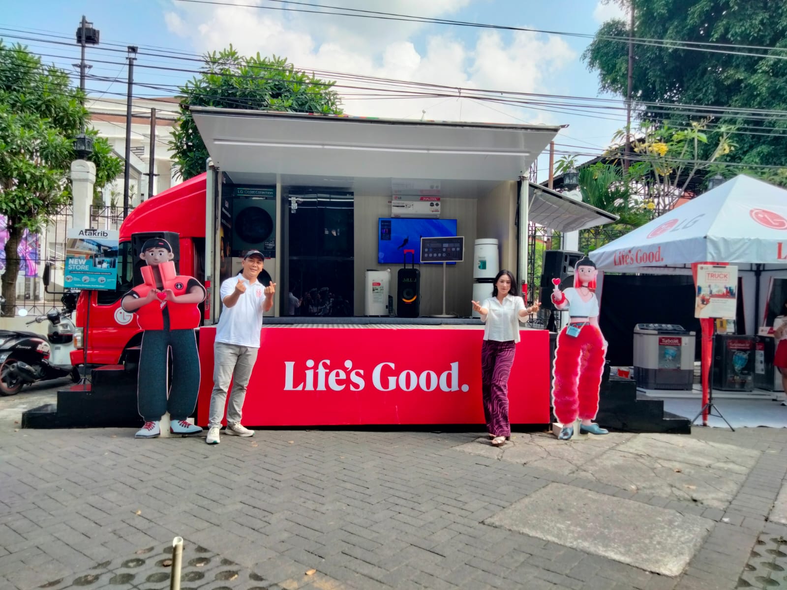 Kampanyekan Produk Premium, LG Life’s Good Truck Sapa Warga Yogyakarta