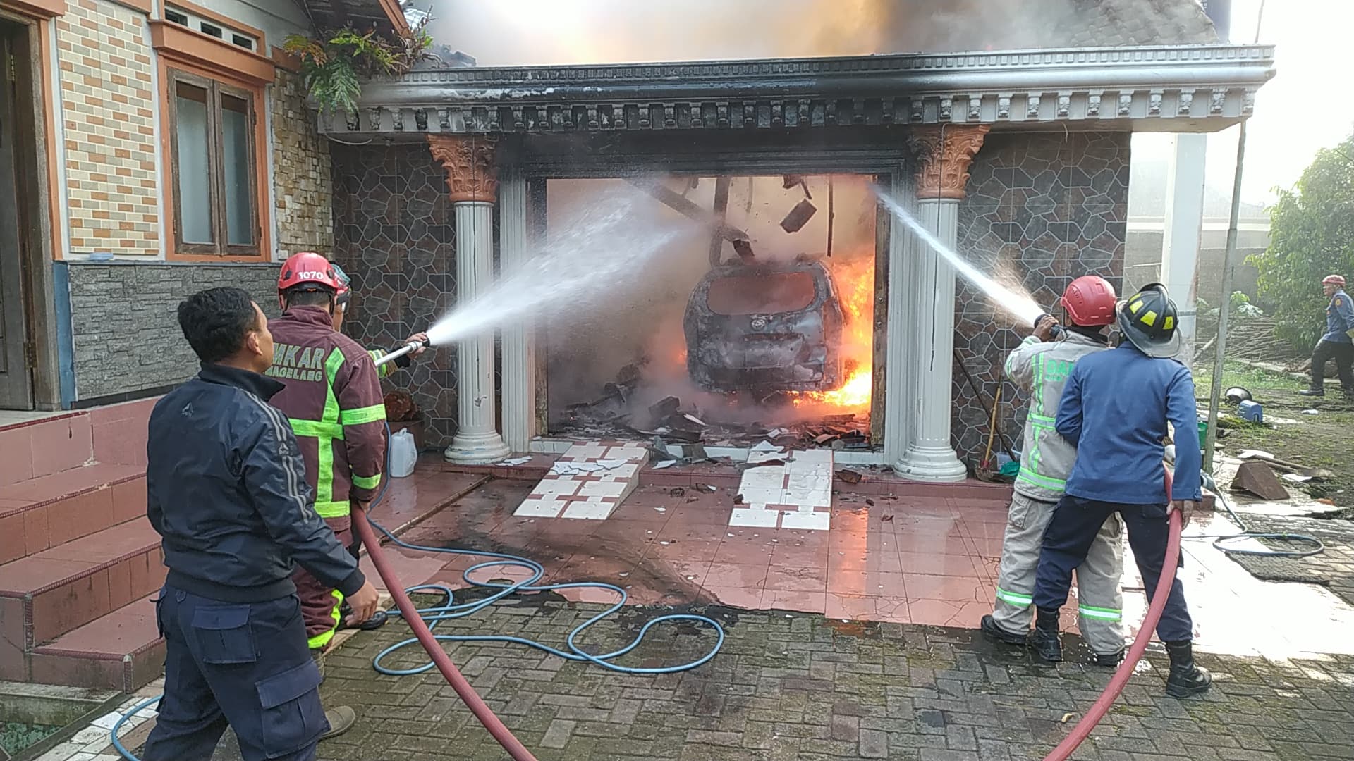 Kebakaran Garasi di Mertoyudan Magelang, Satu Mobil dan Dua Motor Hangus Dilalap Api