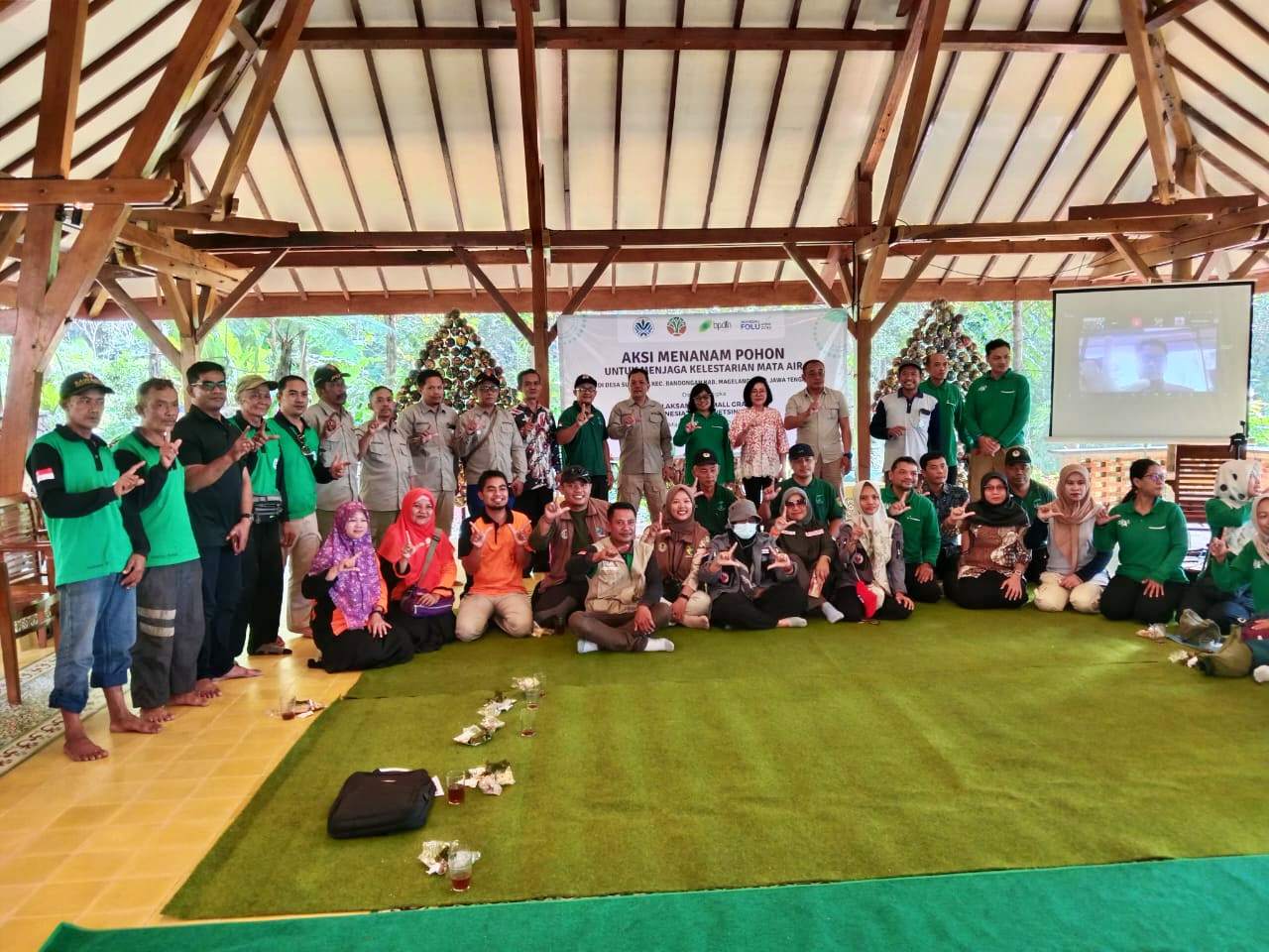 Perhutani Bersama BPSPAMS Tirta Sari Gelar Aksi Menanam Pohon Untuk Menjaga Kelestarian Mata Air