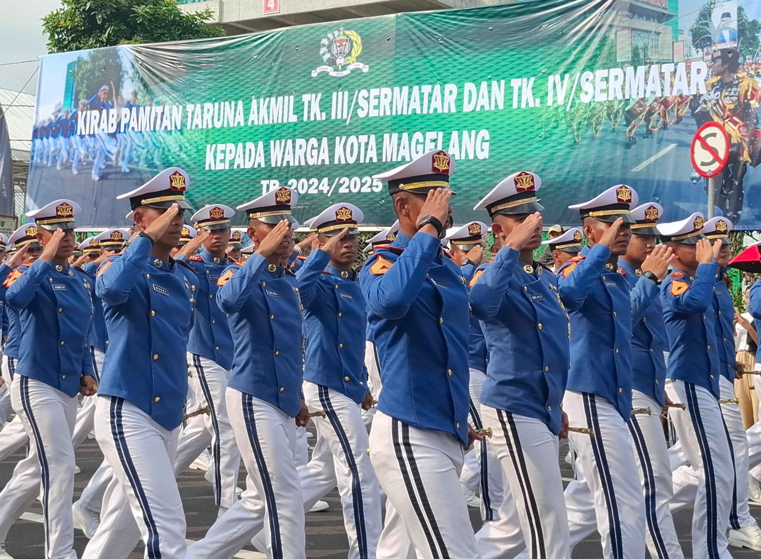 Pamitan kepada Warga Magelang, Taruna Akmil Tingkat III dan IV Lakukan Kirab