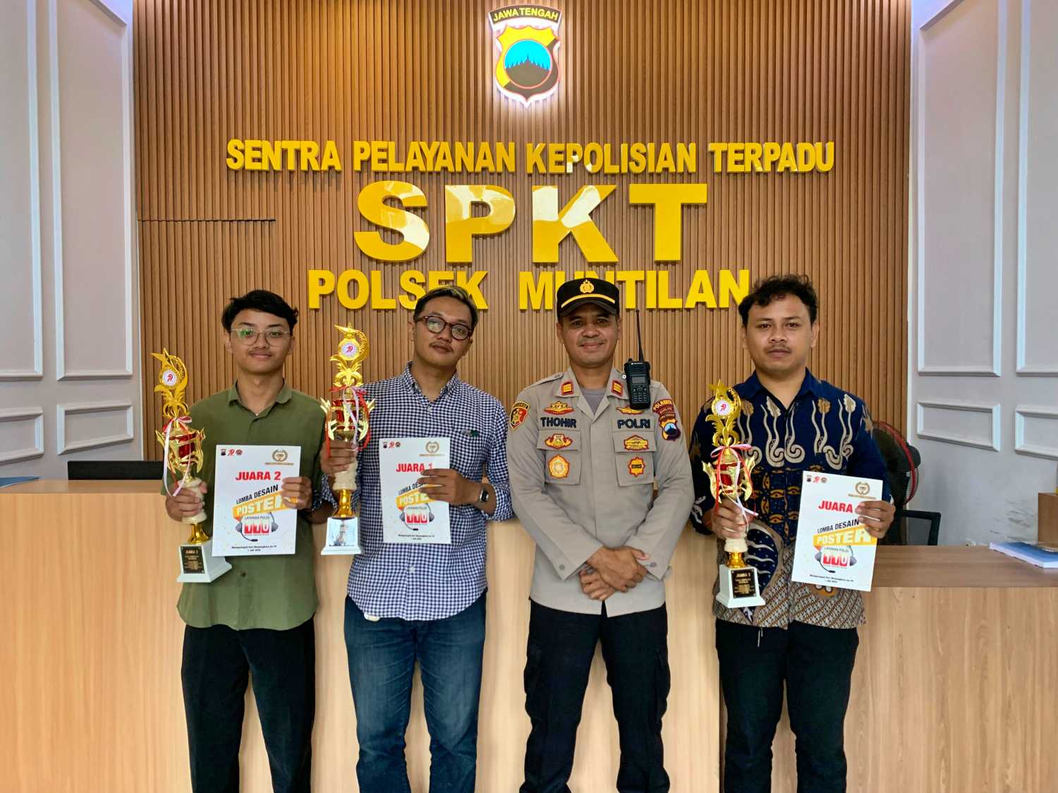 Polsek Muntilan melaksanakan penyerahan piala bagi para pemenang lomba Desain Poster Sosialisasi Layanan Polisi 110