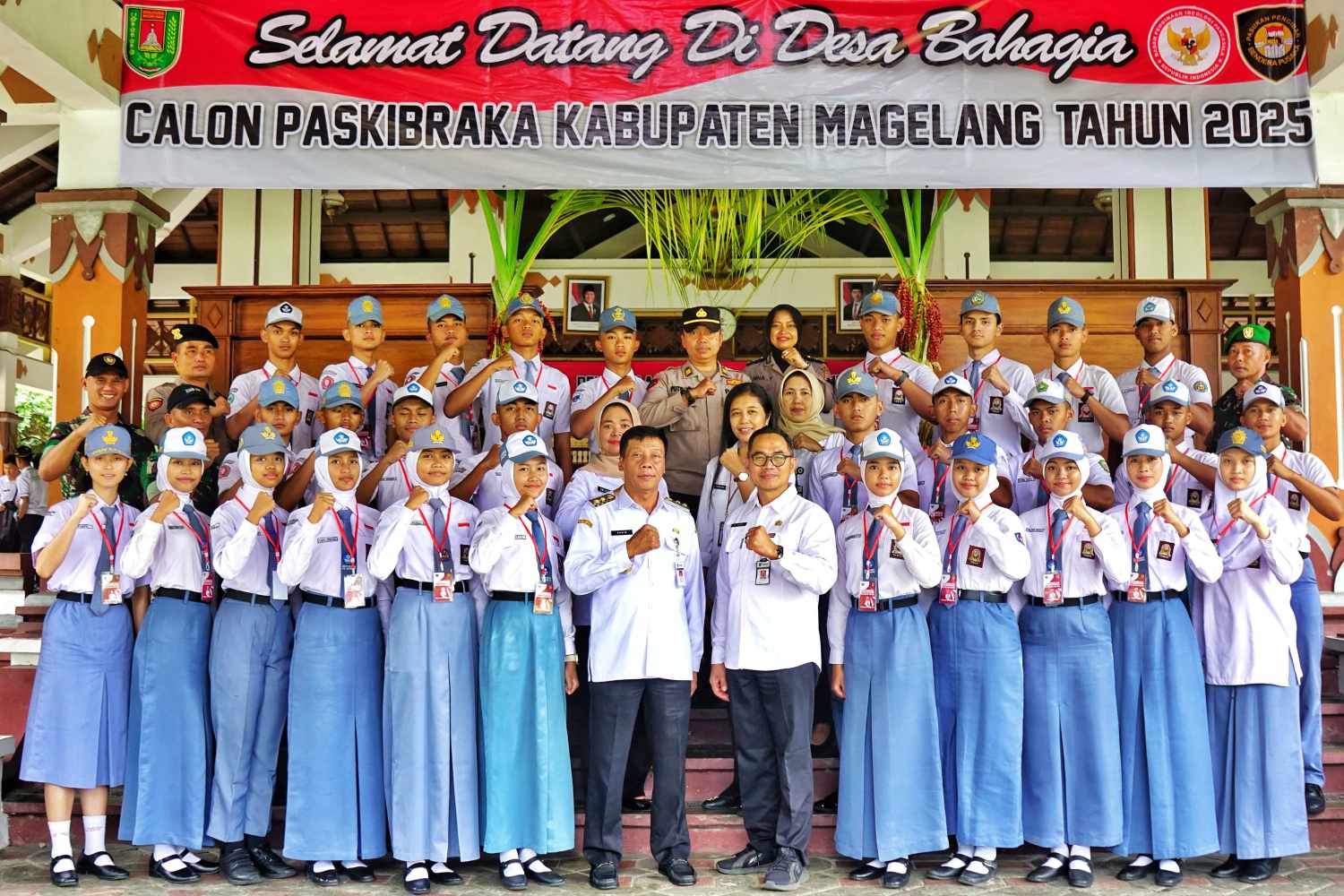 Wakil Bupati Magelang Sahid saat memimpin upacara sekaligus membuka pemusatan pendidikan dan pelatihan calon Pasukan Pengibar Bendera Pusaka (Paskibraka) Kabupaten Magelang Tahun 2025