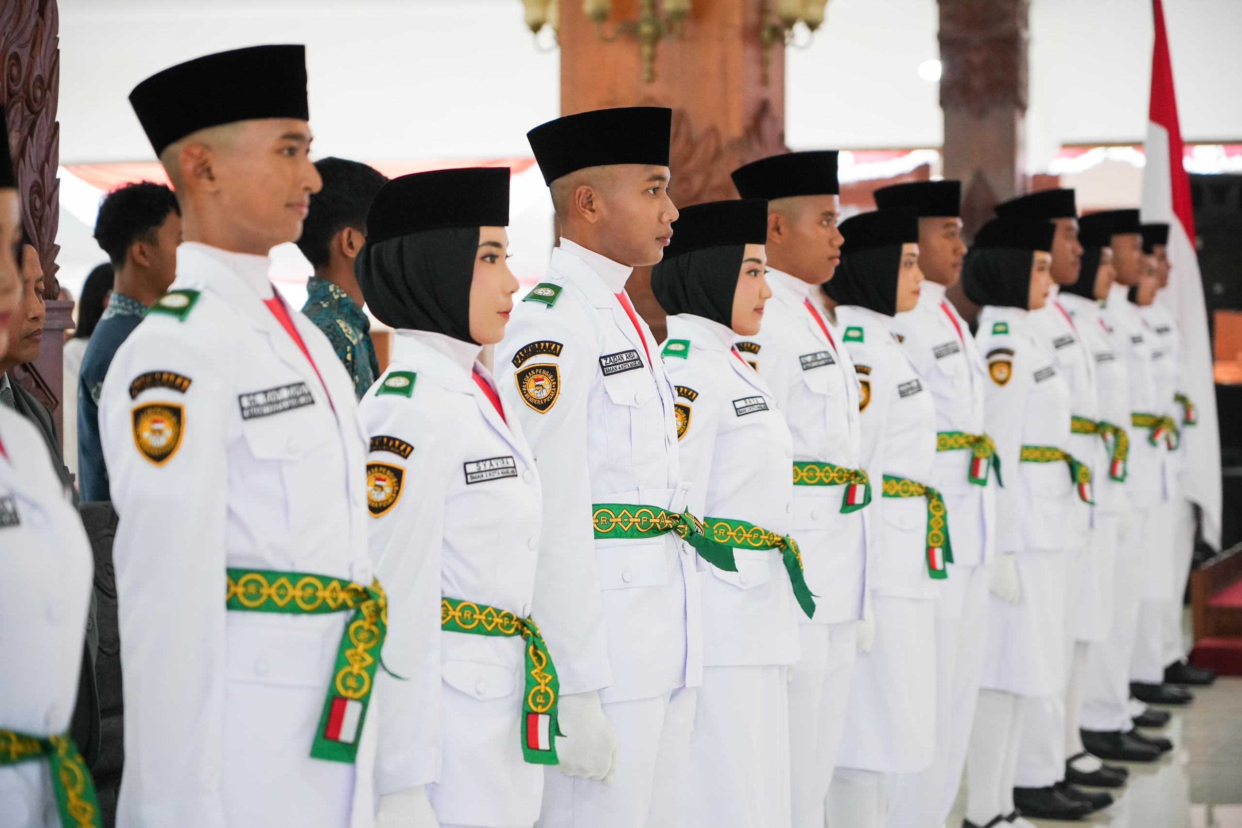 Kukuhkan Paskibraka, Ini Pesan Wali Kota Magelang