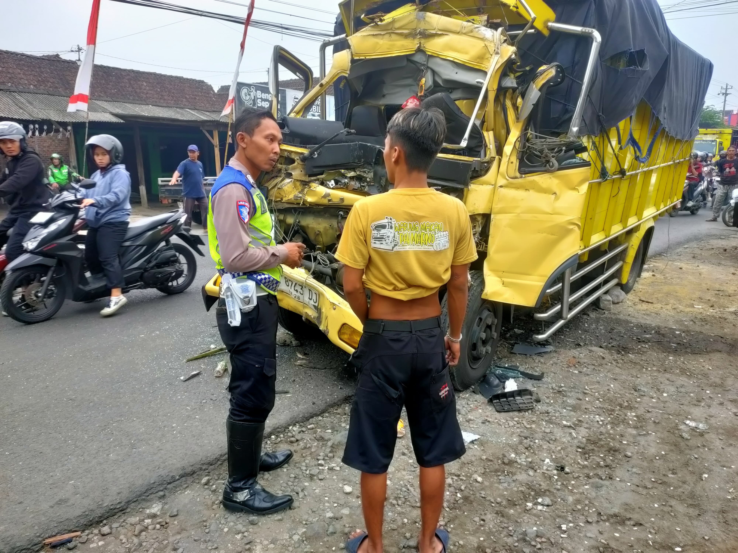 Pagi Masih Sepi, Dua Truk Tabrakan Depan Pasar Jambu Tempuran!! Ini Kata Polisi