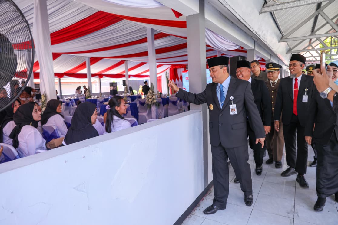 HUT ke-80 RI, Gubernur Jateng Serahkan Remisi bagi 8.737 Warga dan Anak Binaan