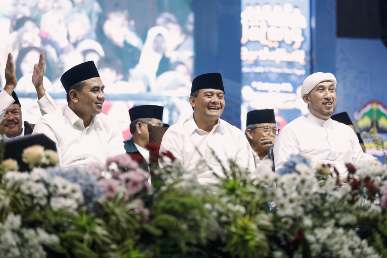 Ribuan Warga Hadiri Jateng Bersholawat, Ahmad Luthfi Doakan Warganya Makmur dan Tentram