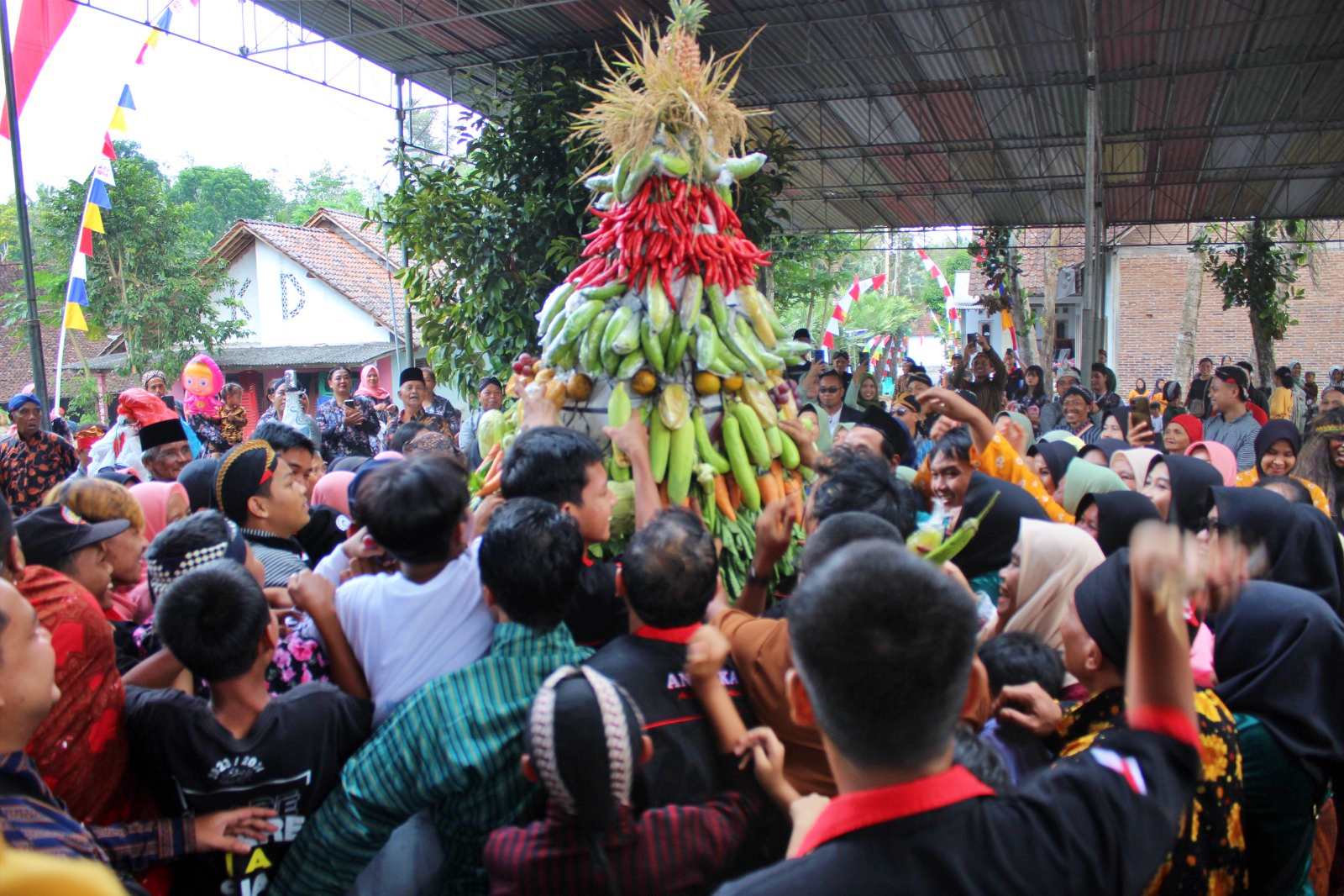 Kemiren dan Karanggawang Gelar Saparan 2025, Angkat Nilai Luhur Budaya dan Kebersamaan