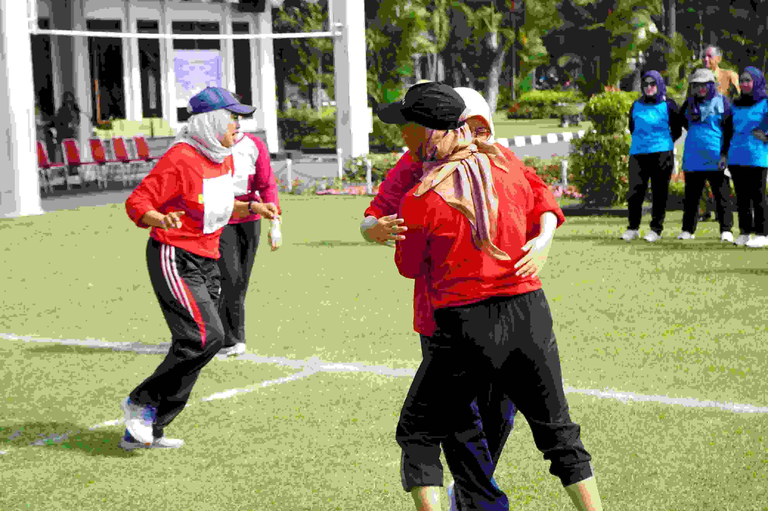 Meriah, Peringati HUT Ke 80 RI Pemkab Magelang Gelar Fun Games Gobag Sodor dan Terompah Panjang