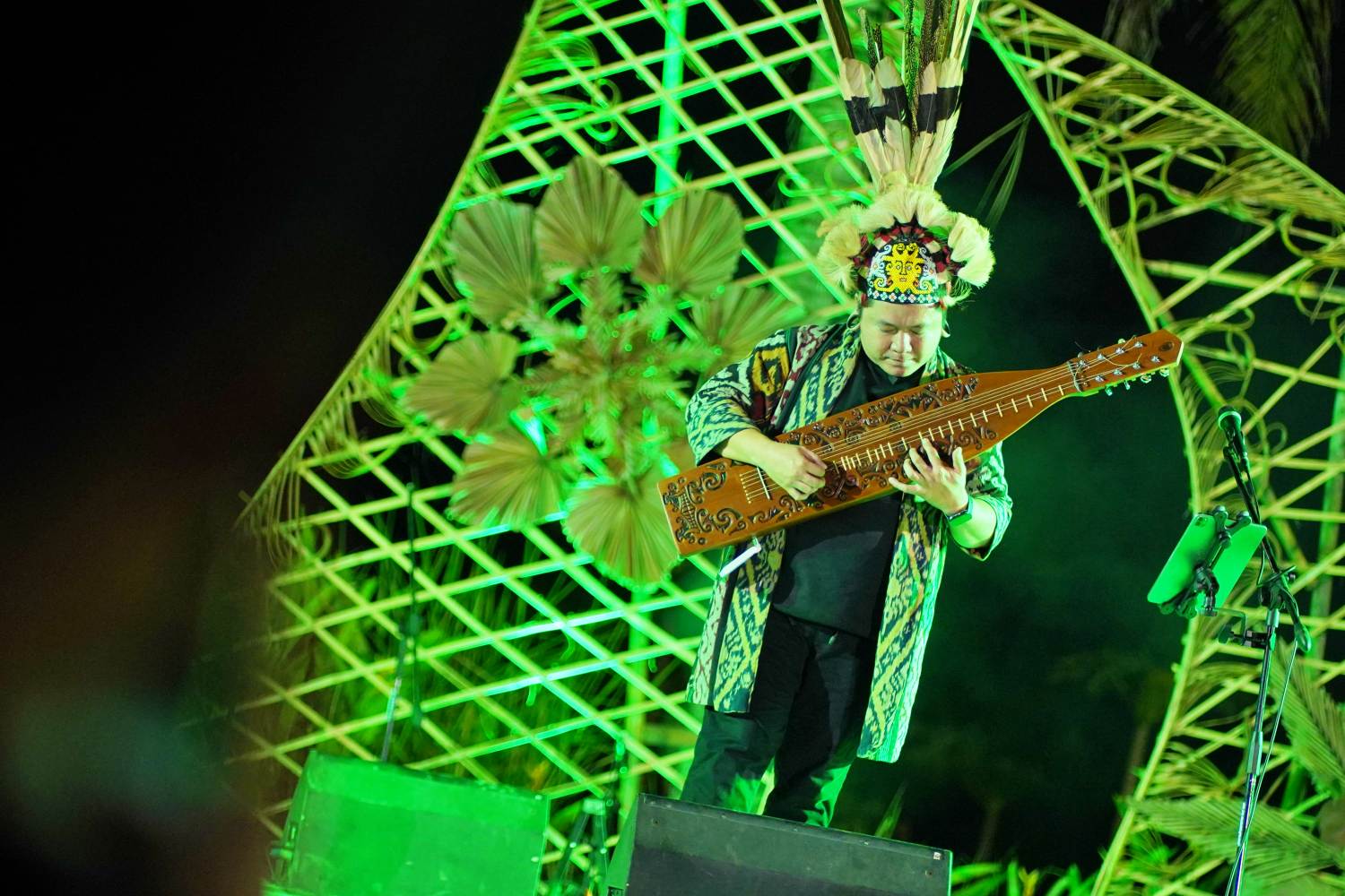 Musisi asal Kalimantan saat pentas di FESTIVAL BHUMI ATSANTI 2025 Borobudur