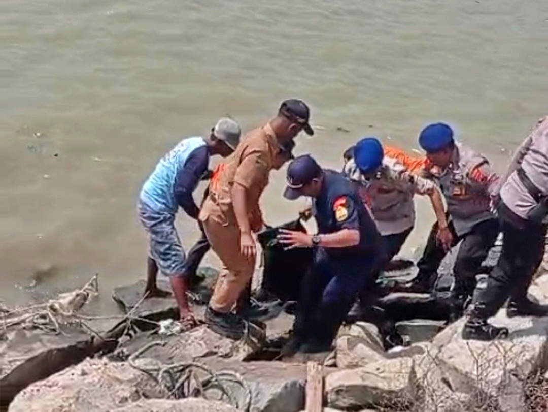 Evakuasi Jenazah ASN Perempuan di Rembang