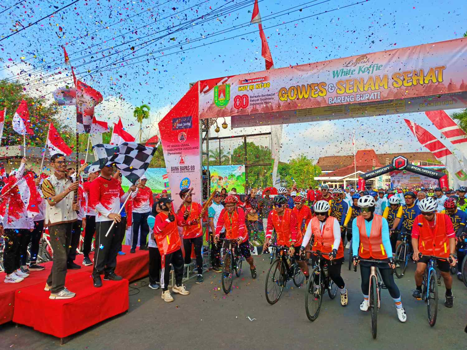Ribuan Warga Ikuti Gowes dan Senam Bareng Bupati Magelang Sambut HUT ke-80 RI
