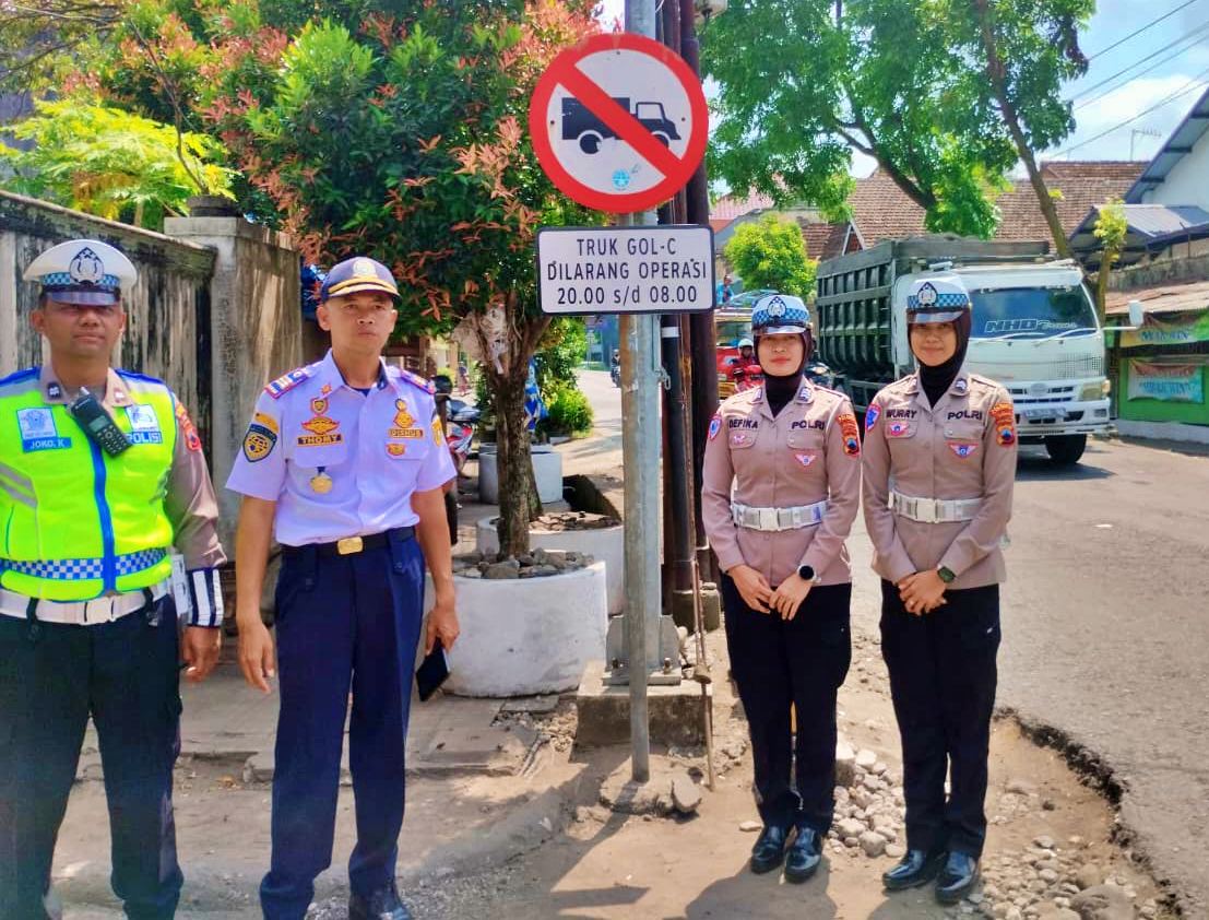 Dishub Magelang Tambah Papan Rambu Jam Operasional Truk Tambang Golongan C