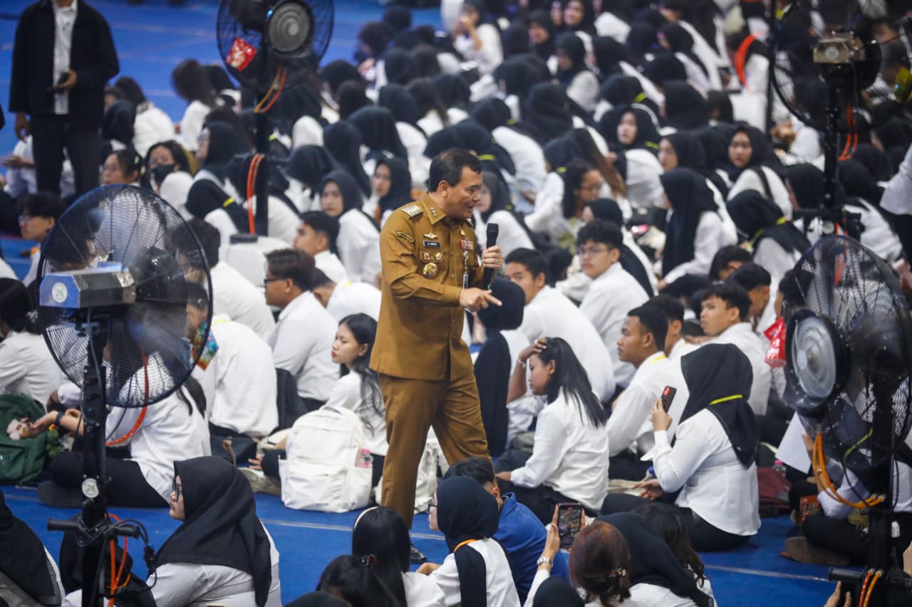 Beri Motivasi ke Ribuan Mahasiswa, Gubernur Jateng: Agen Perubahan Bangun Wilayah