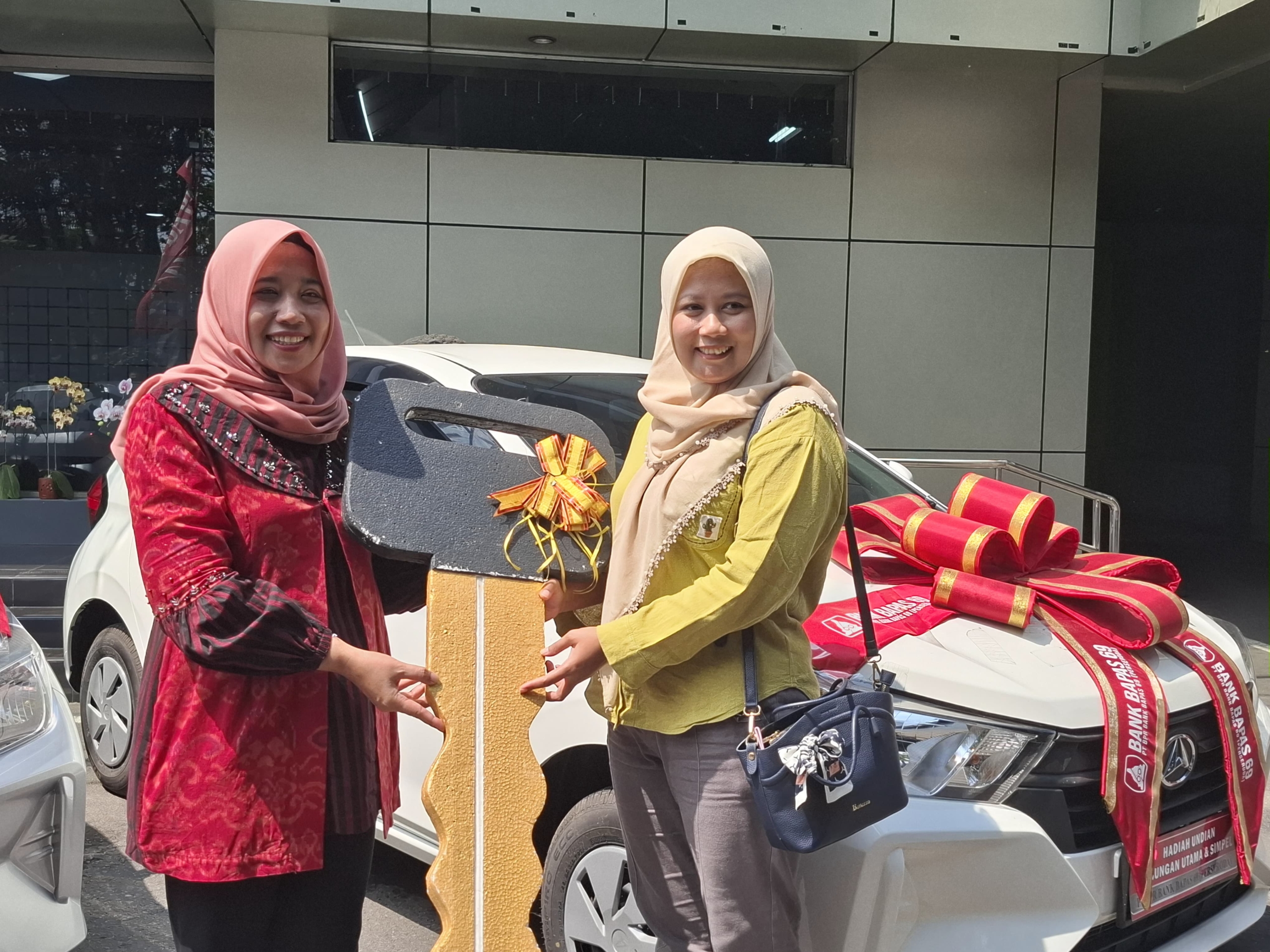 Umi Faoziyah Raih Hadiah Mobil Semarak Rejeki Undian Bank Bapas 69 Magelang, Kado Istimewa Ulang Tahun Pernikahan