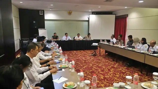 Pemerintah Kota Magelang segera mengkaji pengaktifan Sistem Keamanan Lingkungan atau Siskamling